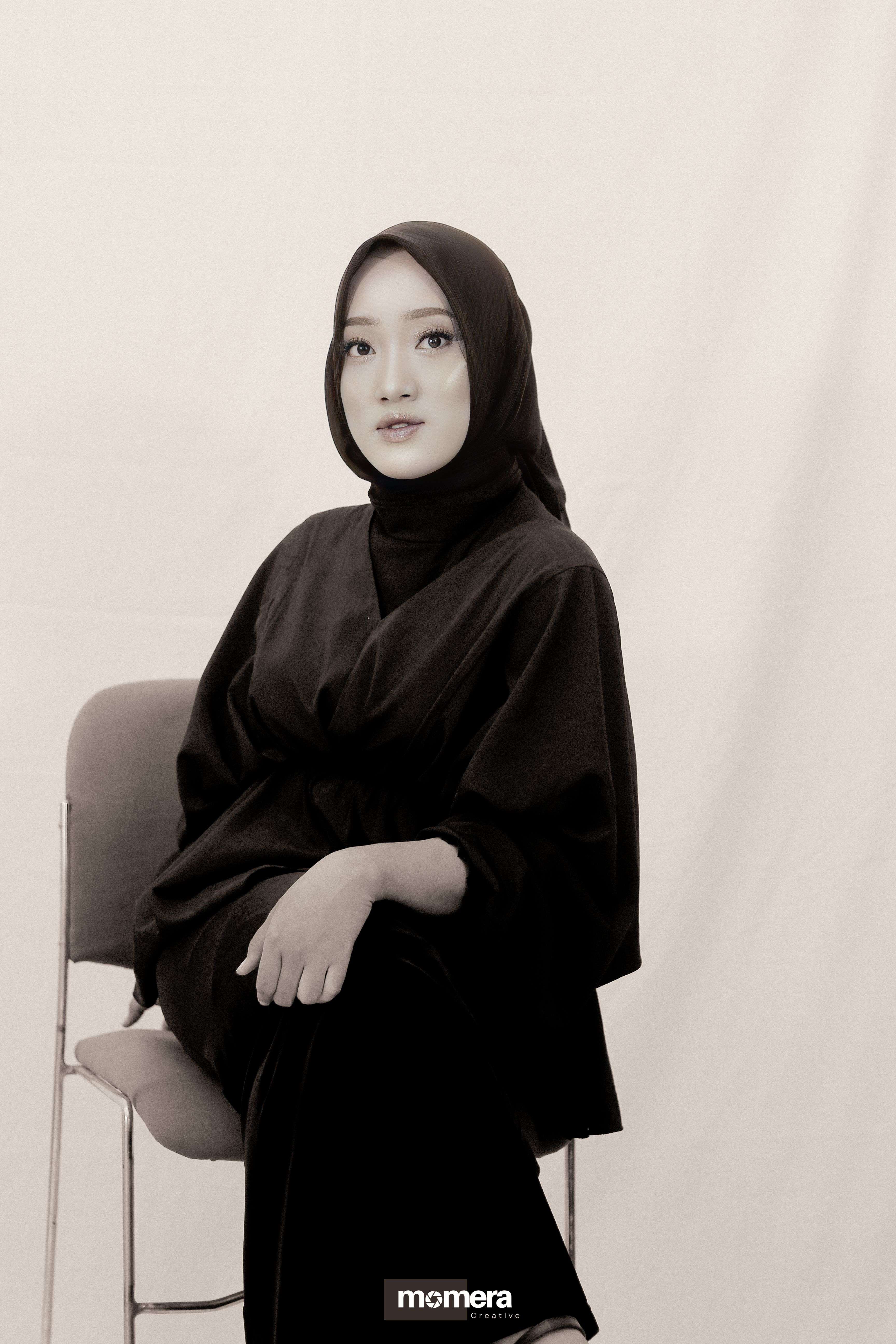 MOLLY KURNIA